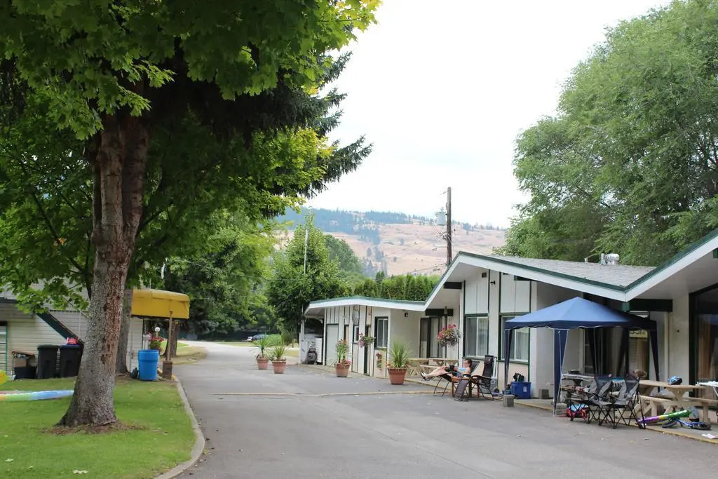 Kokanee Beach Resort Motel