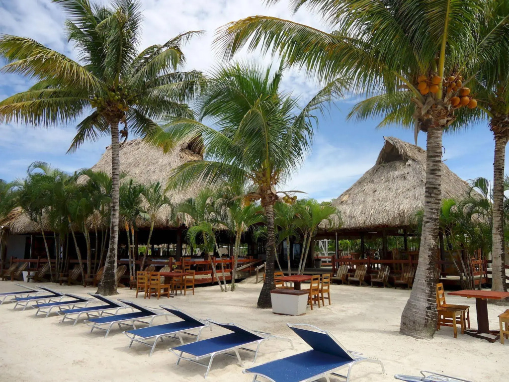 Las Palmas Beach Hotel
