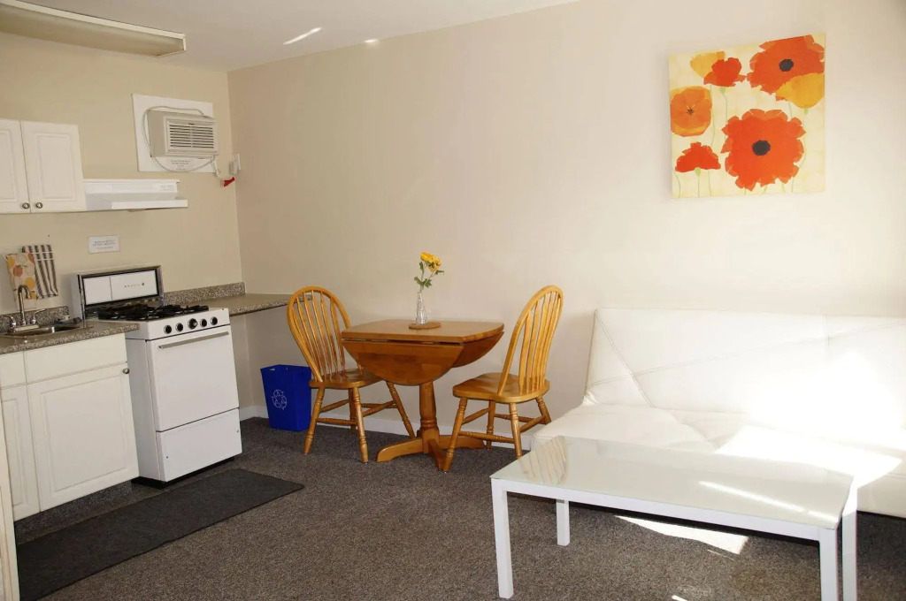 Crescent Motel