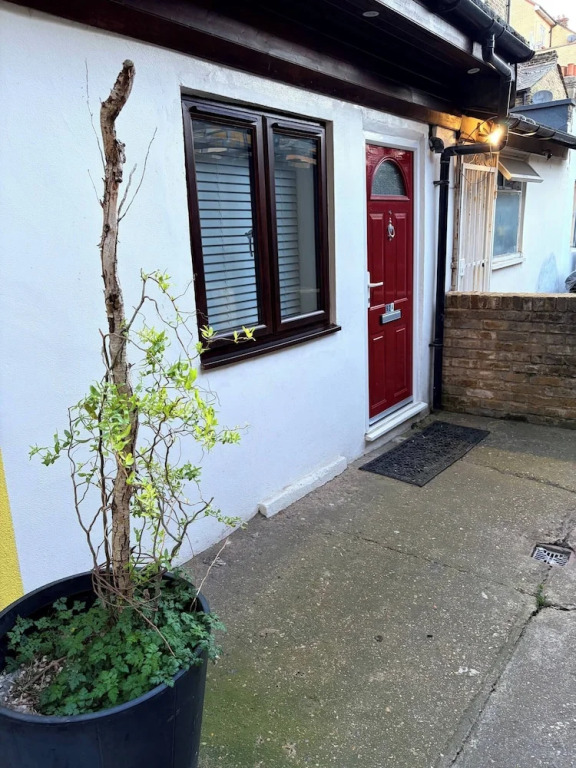 Studio With Own Entrance Perfect Getaway