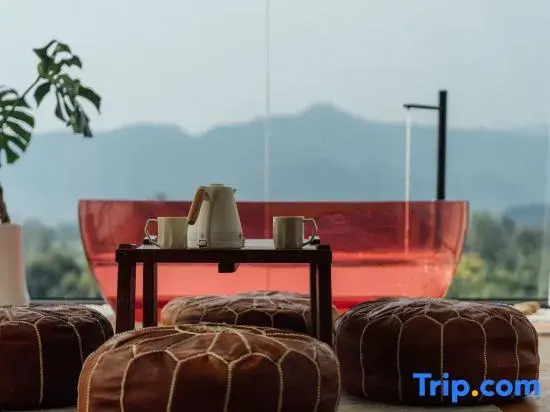 Yunfu Mountain Moon Light Luxury Resort Homestay (Tonglu OMG Heartbeat Paradise Store)