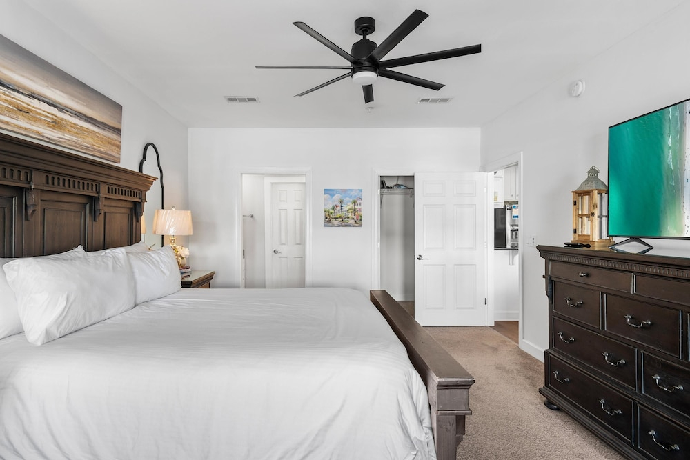 Pavilion Palms 103b
