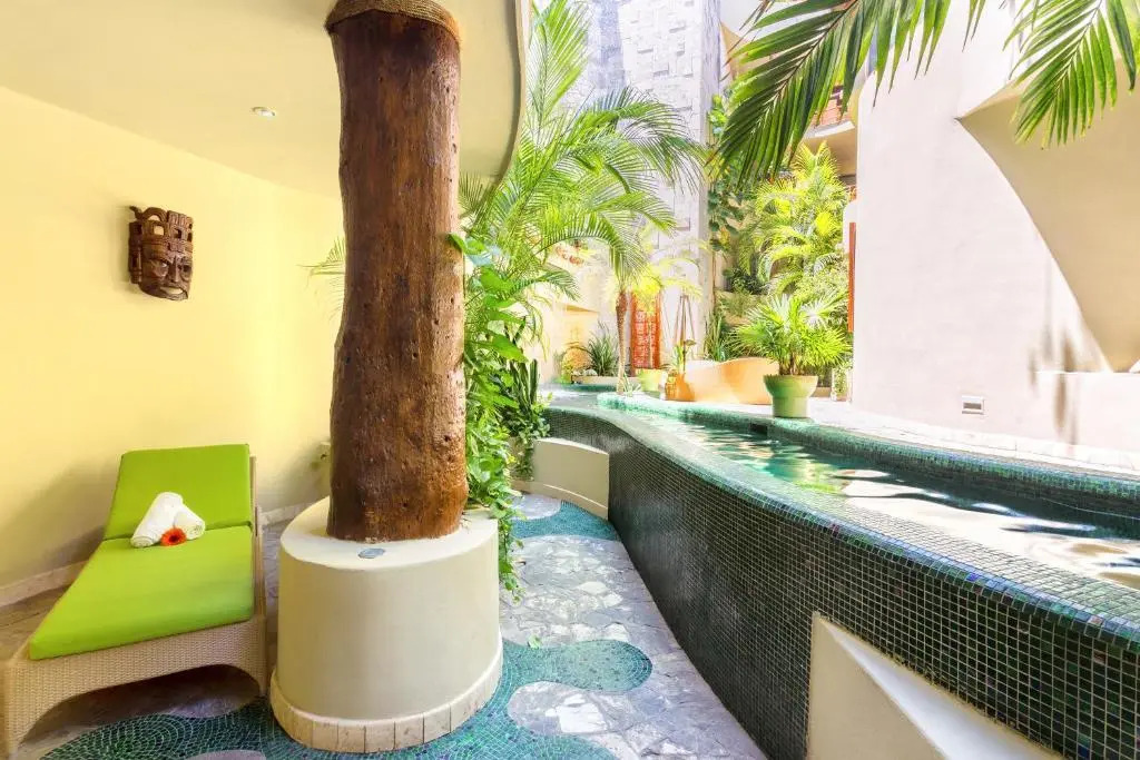 Maya Villa Condo Hotel and Beachclub
