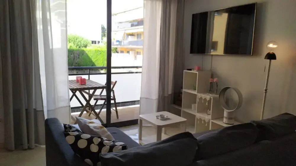 New and Beautiful Apartment in a Quiet Area Very Close to the Beach