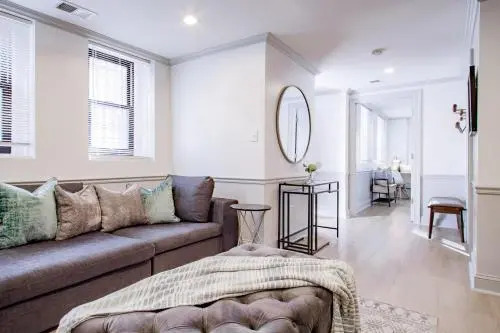 Cheery 1-BR in the of Shaw 2 blocks to subway