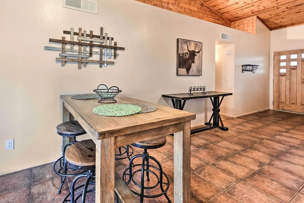 Fenced Yard & Grill! Tucson Family Escape