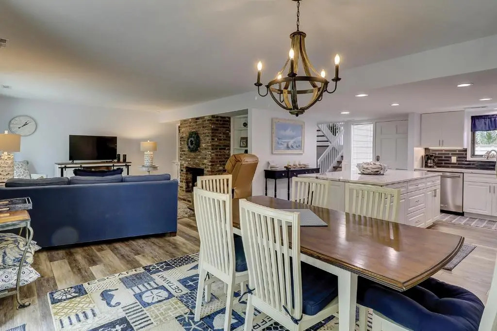 1504 Shipmaster 2 BR Condo Shipyard