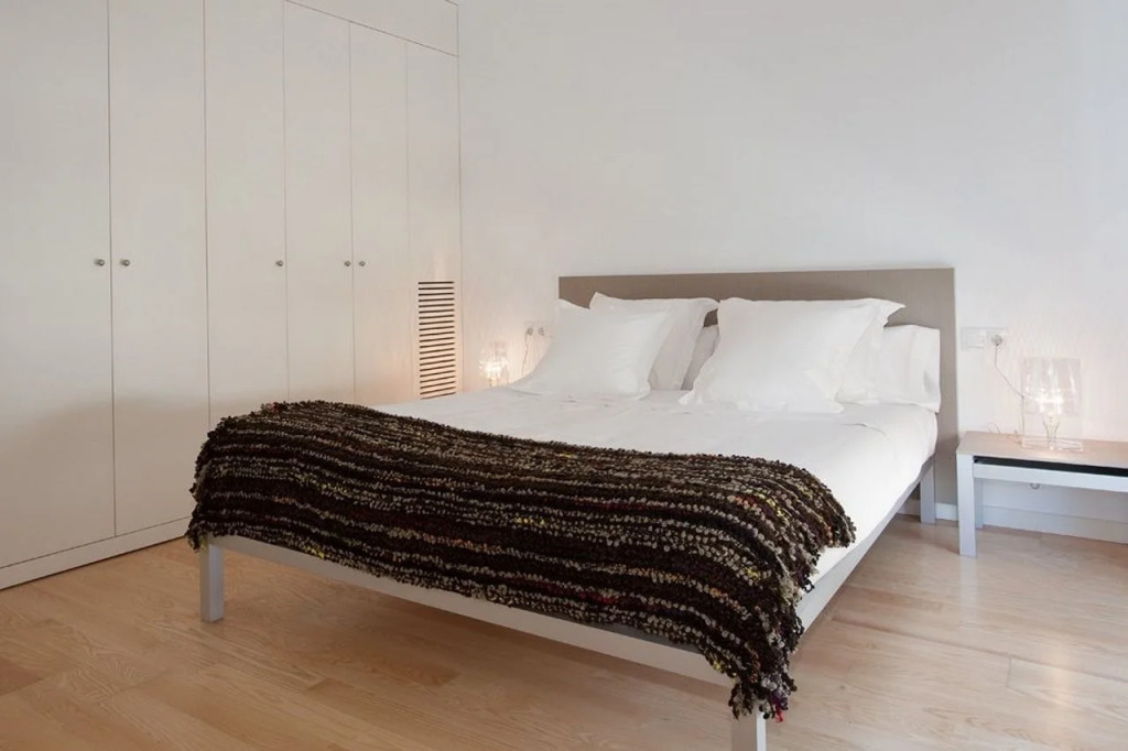 Lugaris Beach Apartments