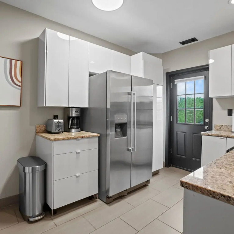 Spacious Sunny Shaw 1BR 1BA Apartment