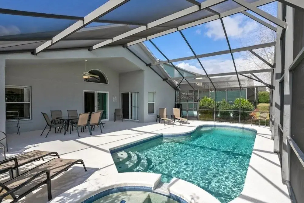 Beautiful 4 Bedroom Pool & Spa Villa Villa by RedAwning