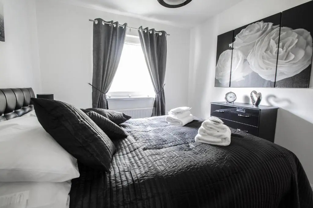 Orange Town House - Shaw Road, Only 6 Minutes to City Centre