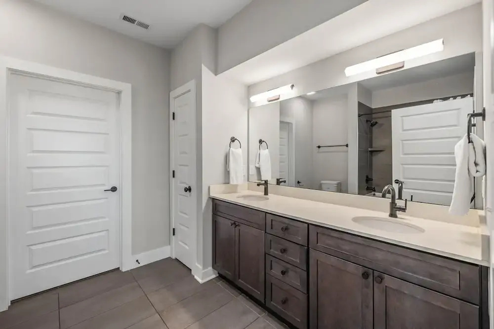 Pulse - Minutes to Broadway - Sleeps 6