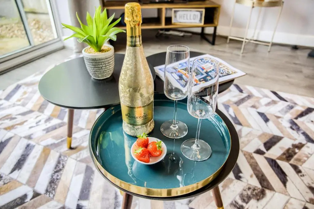Cosy House │ RICOH │ M6 │ Sleeps 6 │ EMPOWER HOMES