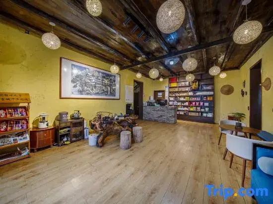 Qingya Courtyard · Sunny Villa · Designer Miaofeng Boutique Stay (Fenghuang Ancient Town)