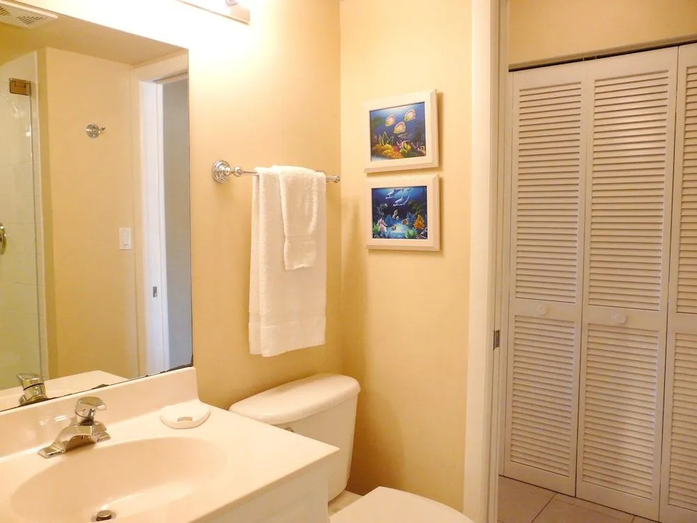 Relaxing Inland Condo With Pool and Steps to Beach