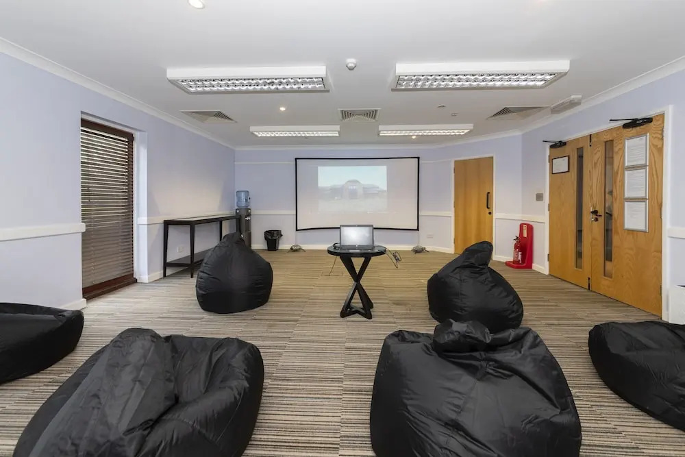 Charming 20-bed Self Contained Dwelling in Hook