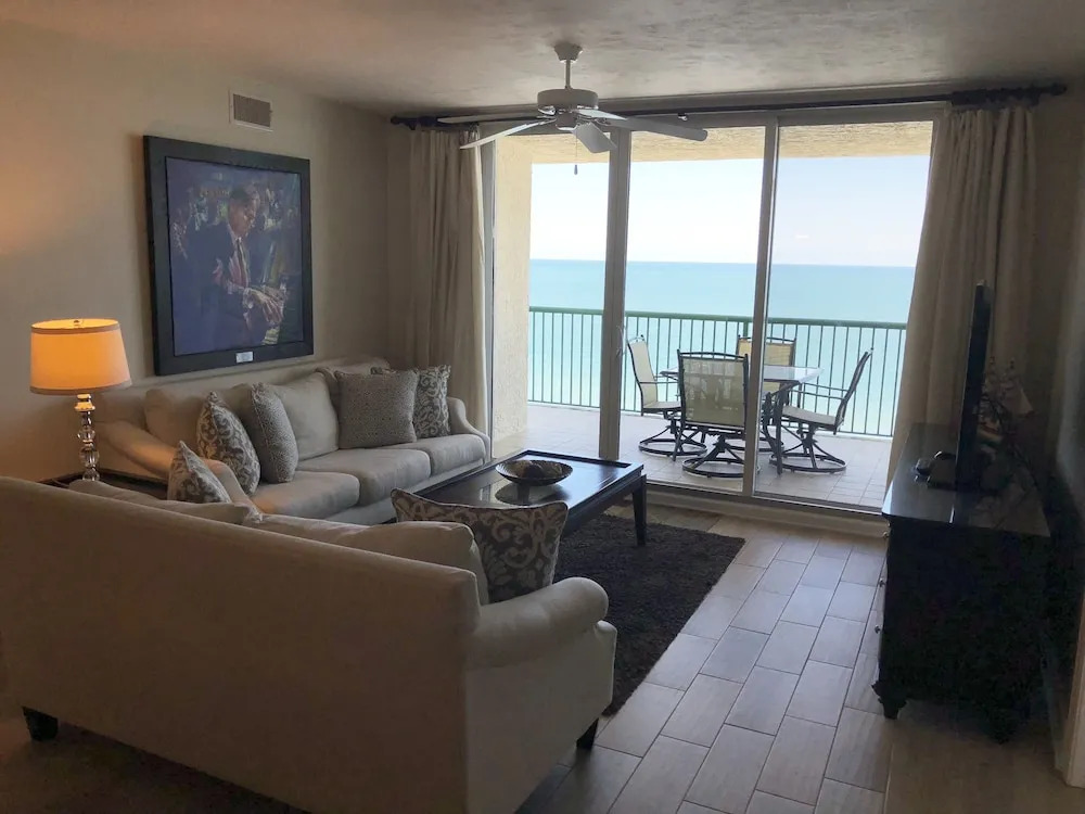 Dimucci TT 1903 3 Bedrooms 3 Bathrooms Condo