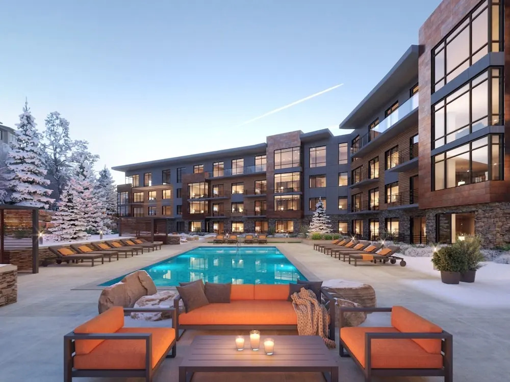 New Listing! Designer Ski-in/ski-out W/ Pool & Gym 3 Bedroom Condo