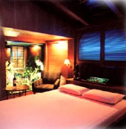 Red Rose Hotel