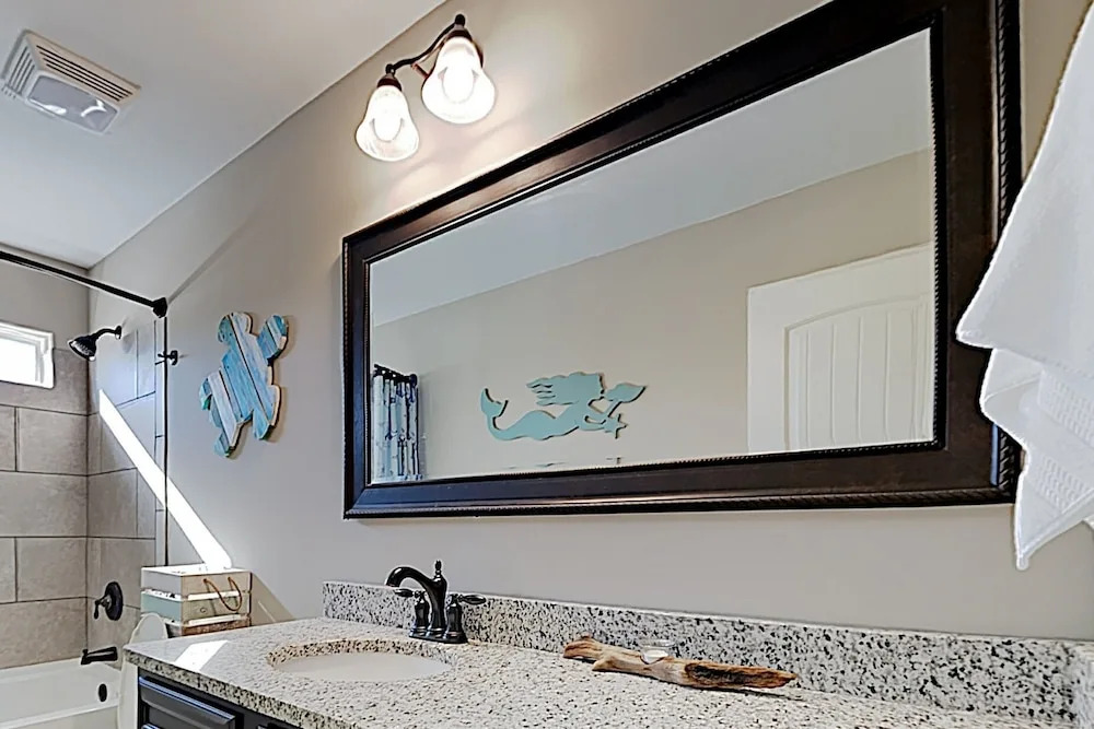 New Listing! Custom : Private Pool, Near Beach 4 Bedroom Home