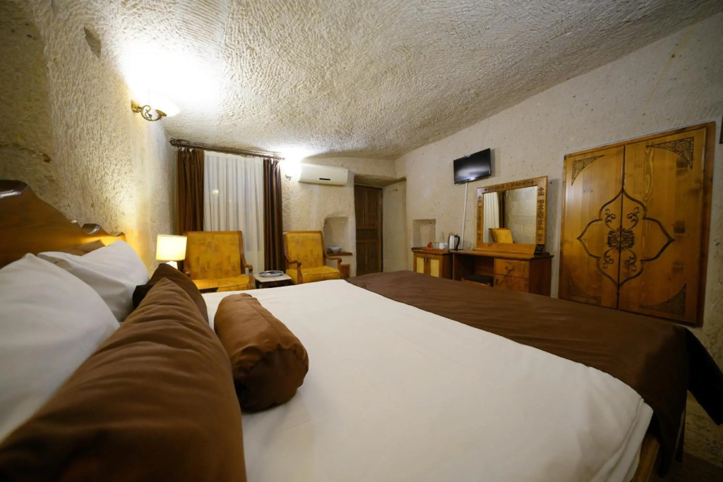 Harman Cave Hotel