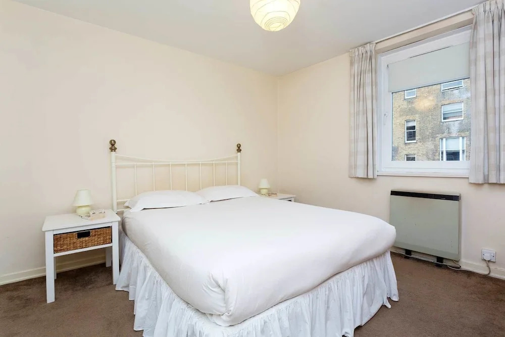 Veeve - Chester Court