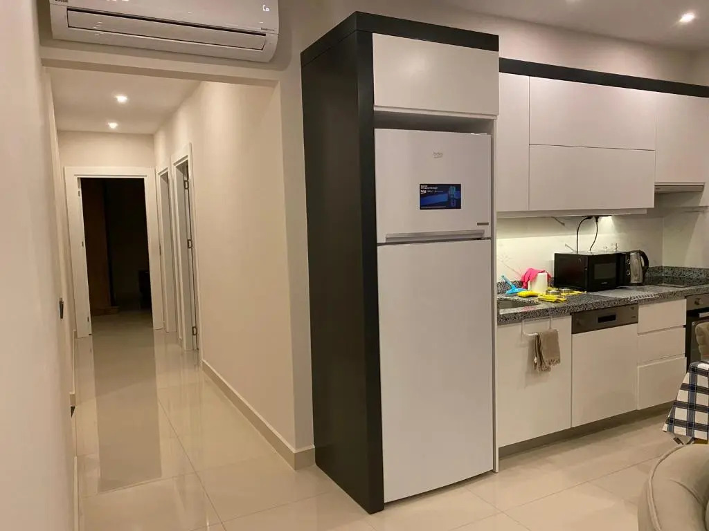 cozy 2 bedroom condo with pool and amenities