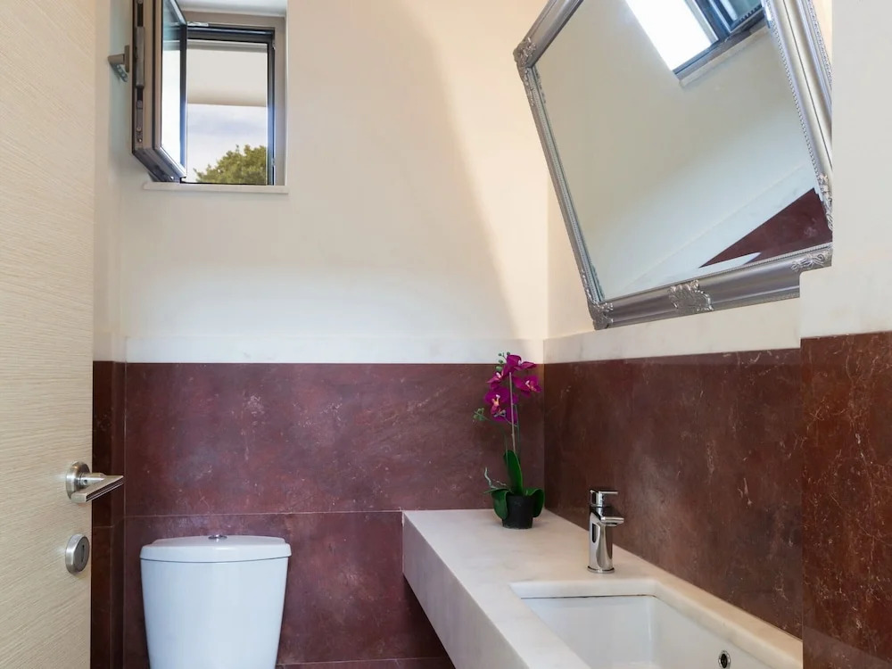 Luxury Villa With Private Heated Pool, Childrens Fenced Area, Near the Beach & the Town