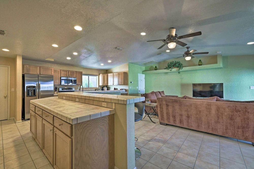 Family-friendly Lake Havasu Getaway w/ Deck & Pool