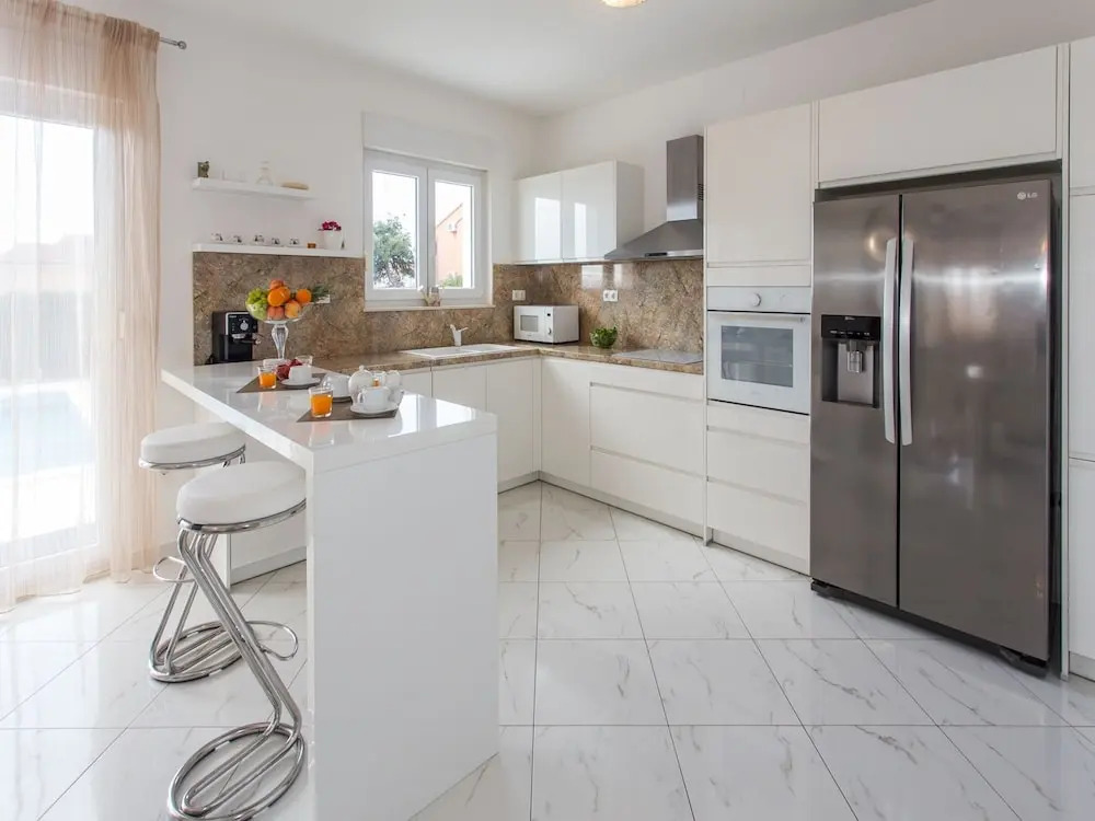 Modern villa with private swimming pool, nice garden with roofed terrace, BBQ