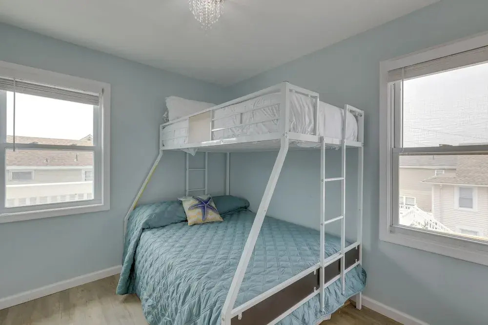 Sunny Seaside Heights Retreat: Walkable Location!