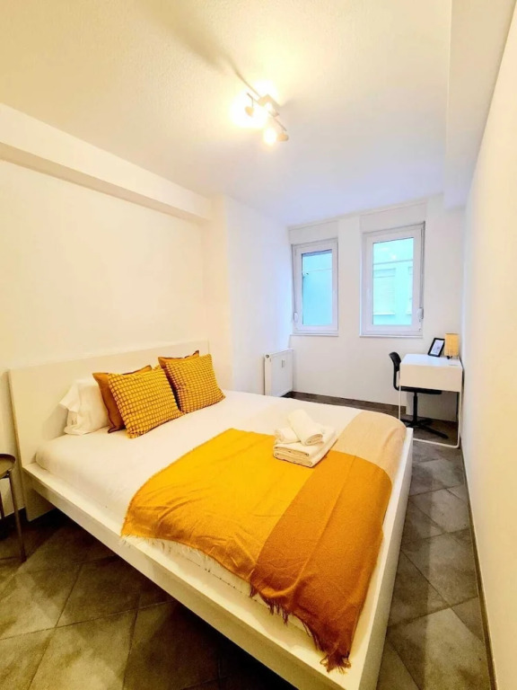 New 1 Bedroom Flat with Balcony & Garden