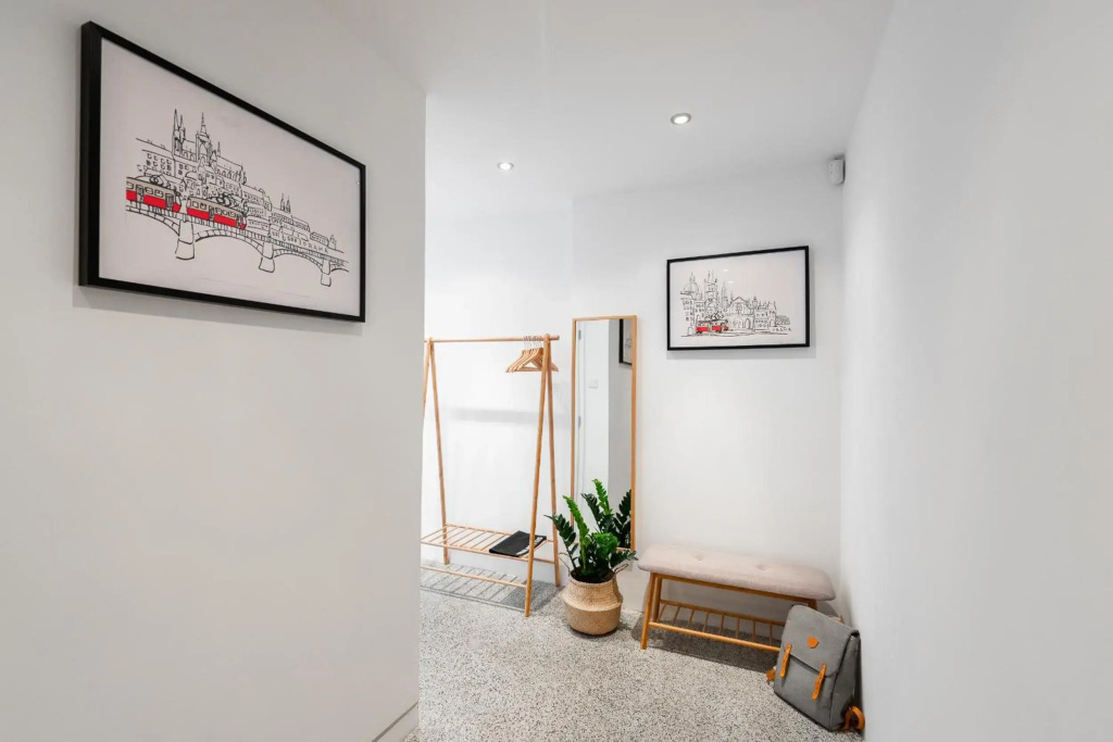 BRIGHT CHARMING Apt with TERRACE, PARKING & AirCo.