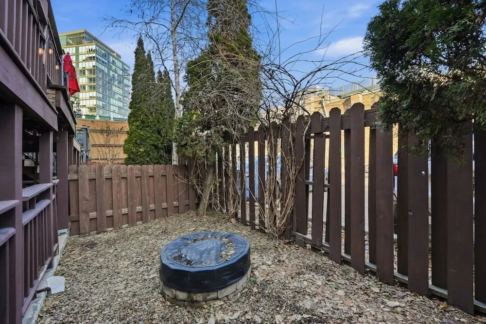 River West Modern 4-bd Home With Patio Balcony