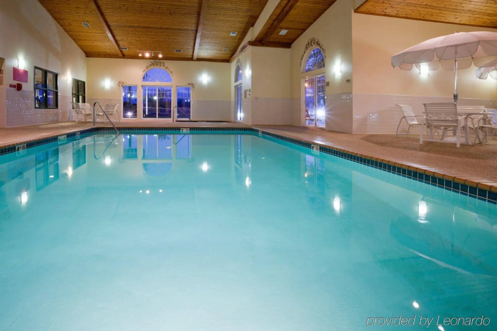 Country Inn & Suites by Radisson, Cottage Grove, MN