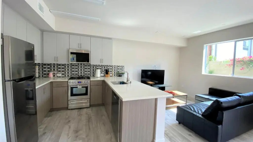 Gorgeous View 2bd 2ba Apartment in Hollywood