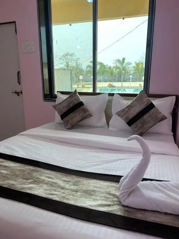 Redwings Resort