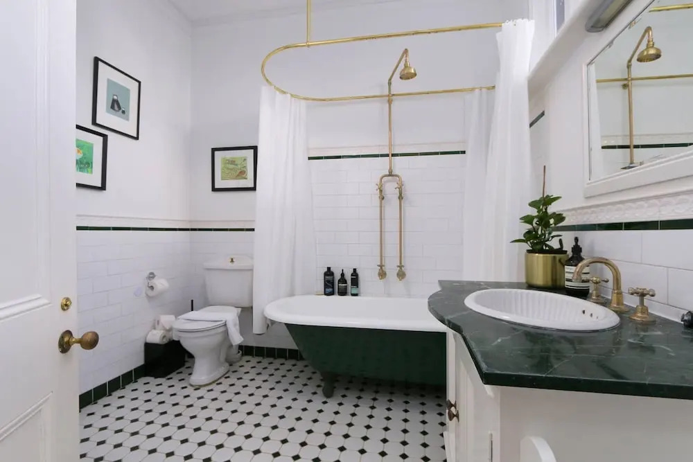 Designer 2 Bedroom House with Garden in Northbridge