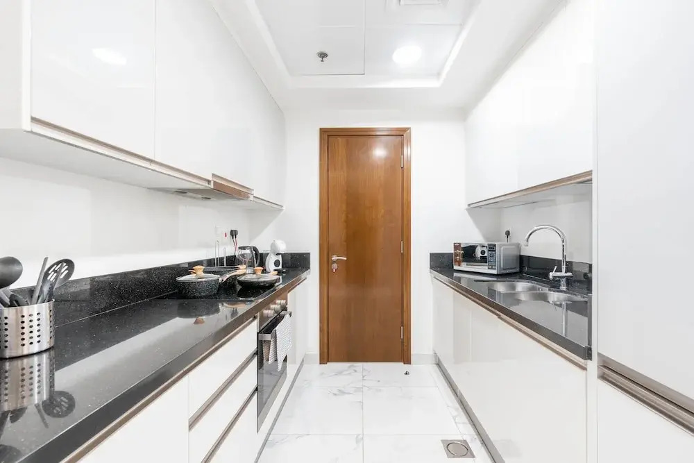 Whitesage - Fabulous Canal Views from This Waterfront Luxe Apt