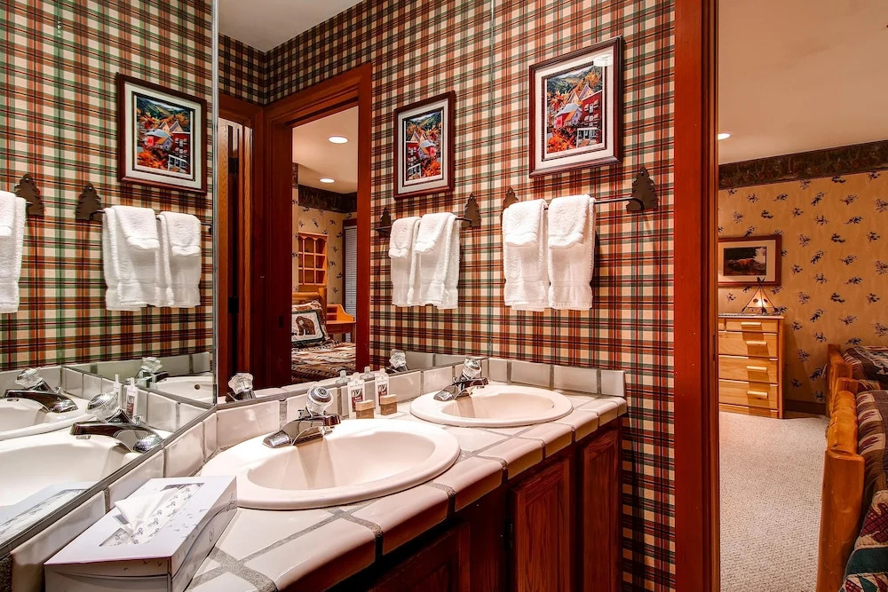 Silver Cliff Village 103 by Park City Lodging