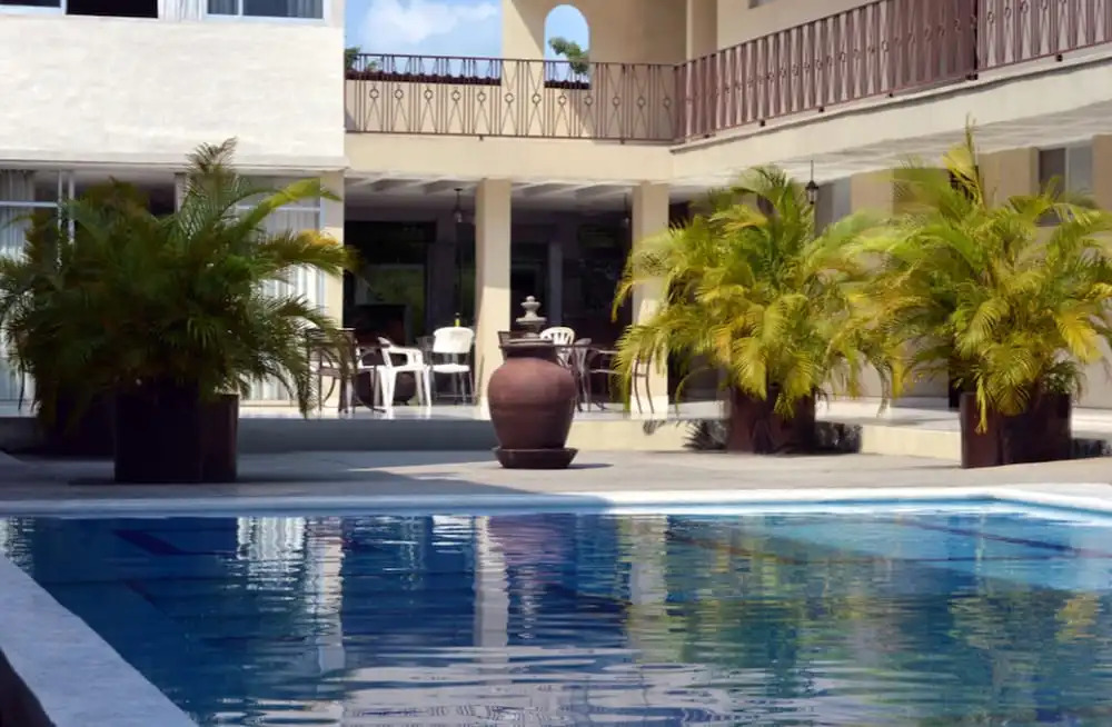 Hotel Zirahuen