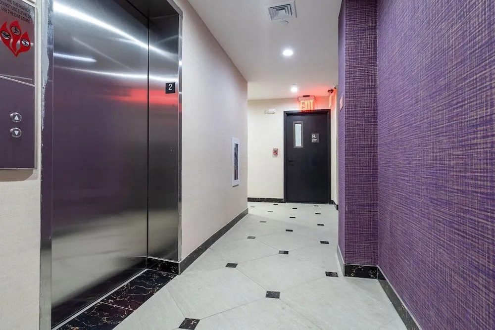 Hotel Ninety Five Fordham  St Barnabas Hospital