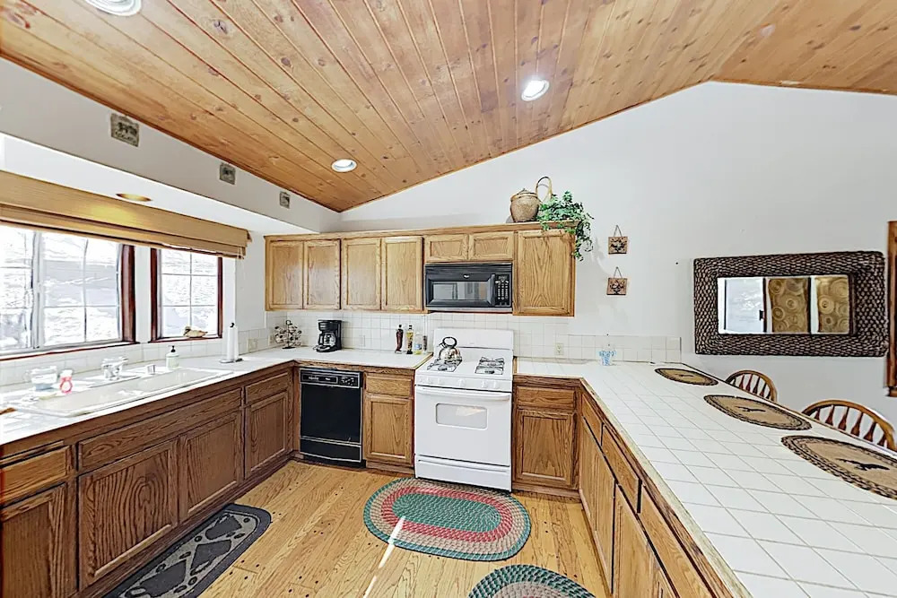 New Listing! Alpine W/ Private Hot Tub 3 Bedroom Home