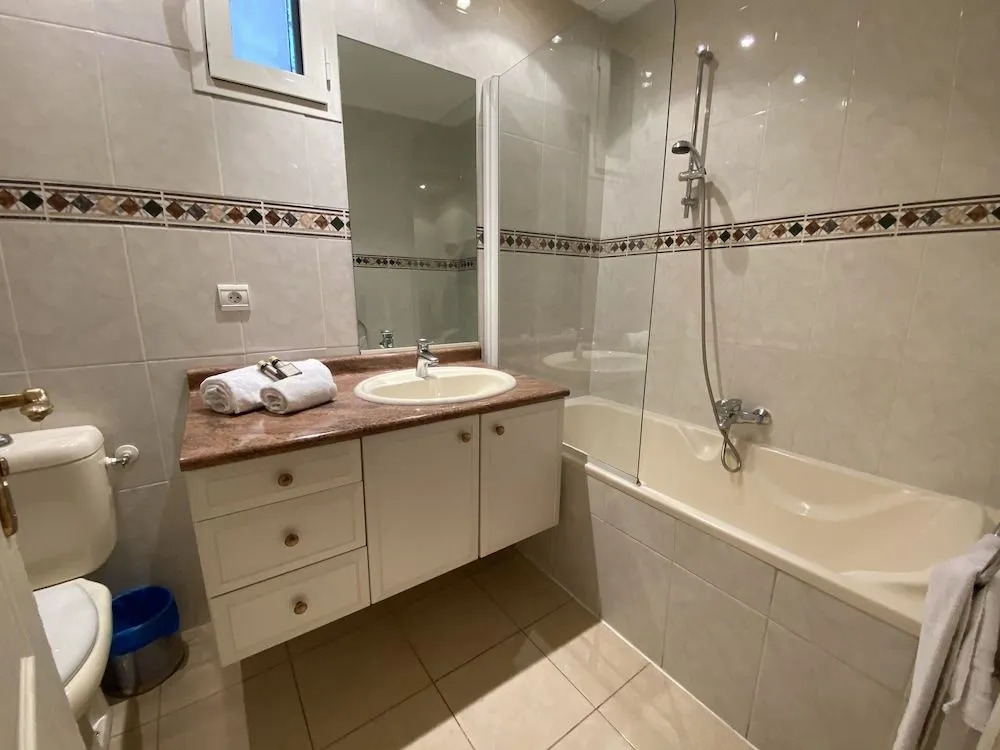 Cannes Holiday Suites