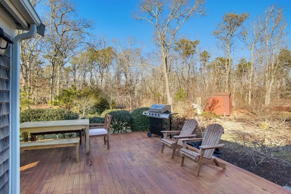 Ping-pong & Backyard: Spacious Chatham Retreat