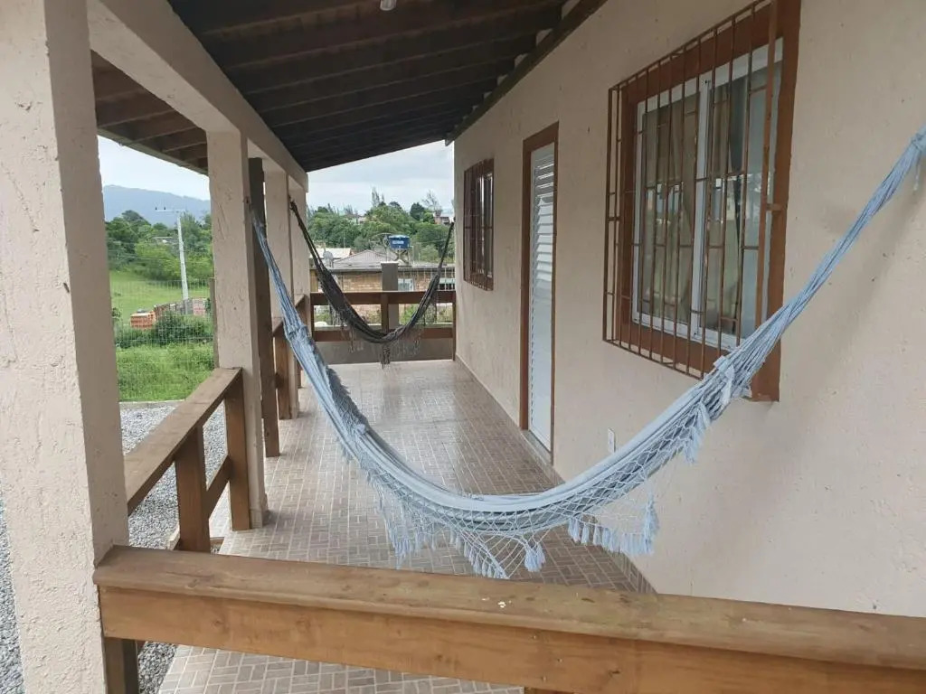 Casa com 2 dormitórios entre Praia do Rosa e Barra de Ibiraquera