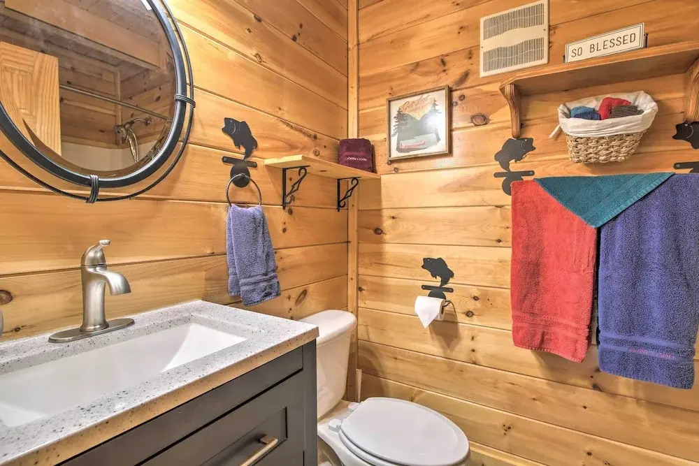 'cubbies Cabin' w/ Hot Tub ~ 7 Mi to Dollywood!