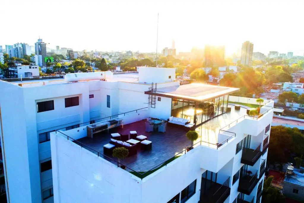 100MB Apt with Rooftop & Swimming Pool
