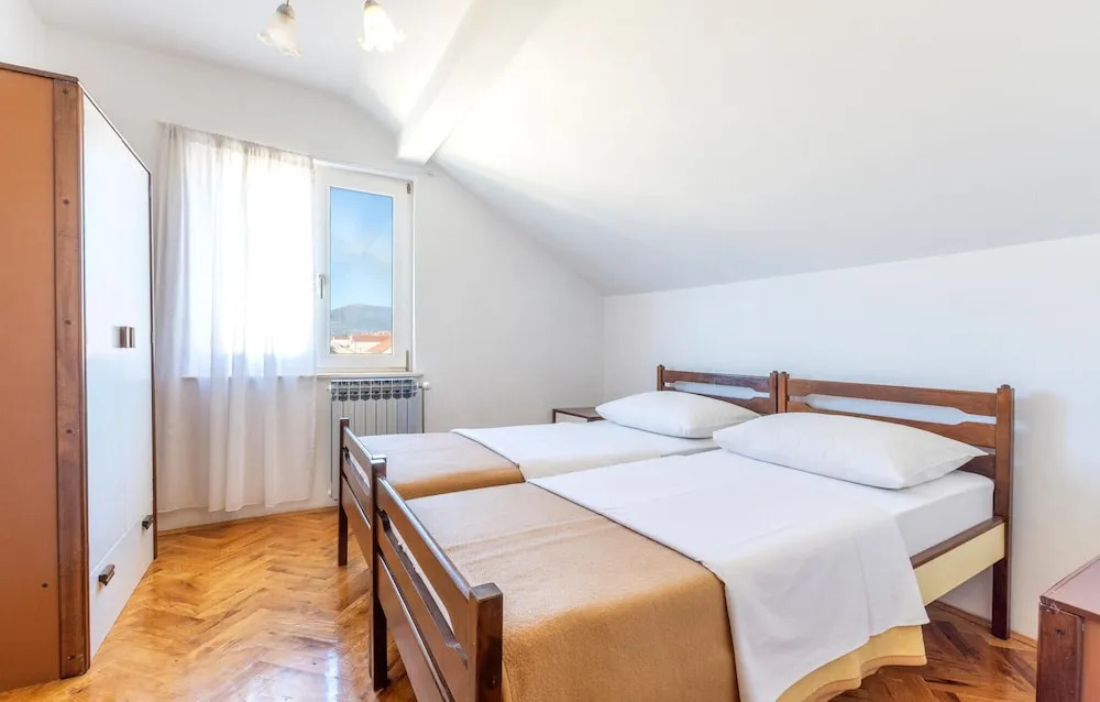 Stunning Apartment in Kastel Luksic With 3 Bedrooms
