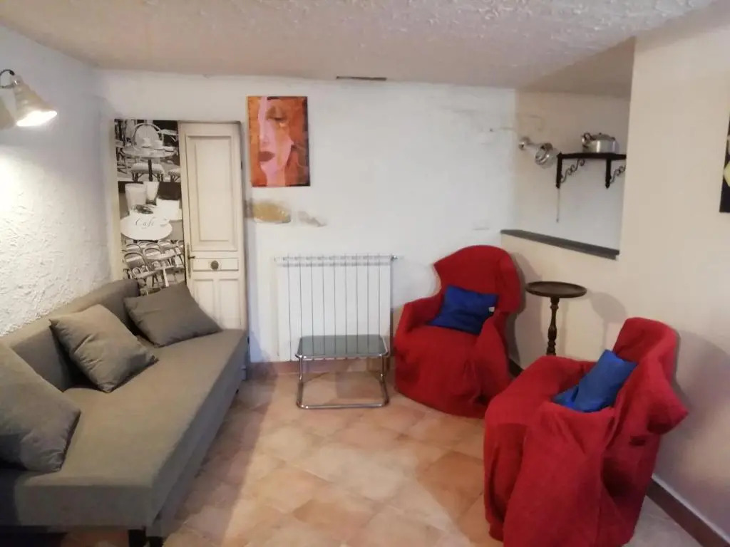 CASA LORENZO SULLE COLLINE DI LEVANTO e VICINO ALLE CINQUETERRE LT-0620
